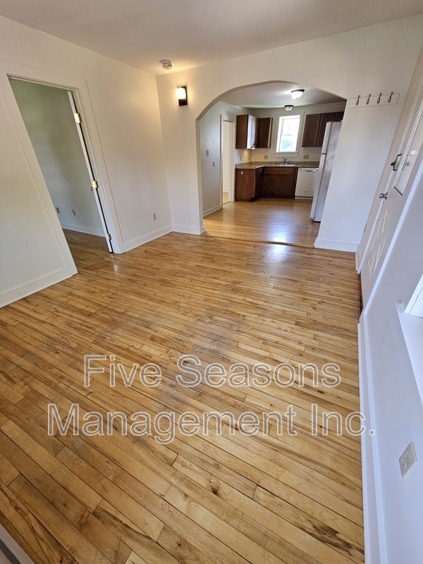 Building Photo - 49 Intervale Ave