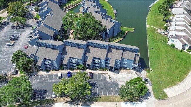 Building Photo - 12500 Melville Dr