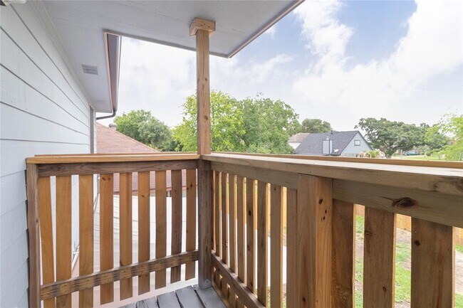 Building Photo - 4035 Almond Lake Dr