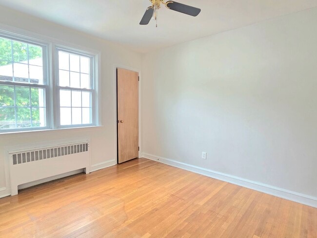 Building Photo - Charming and well-maintained ranch style available now!