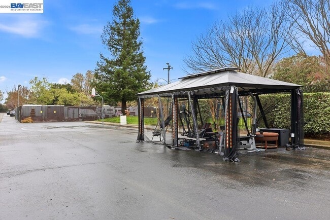 Building Photo - 2204 Segundo Ct