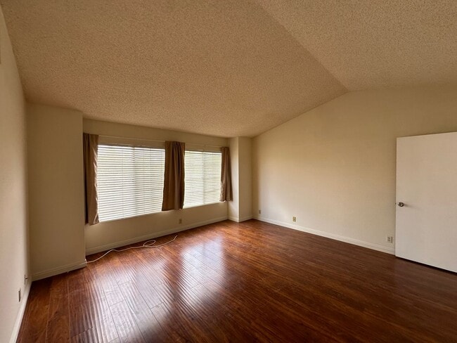 Building Photo - 5BD/ 3BA Home - Riverside, CA (Mission Grove)