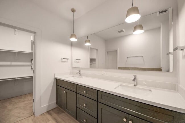 Building Photo - 1046 Homer St