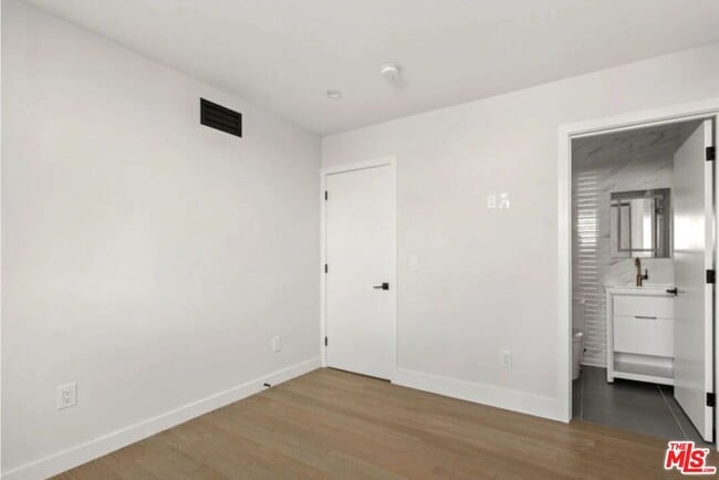 Building Photo - 1450 S Crescent Heights Blvd