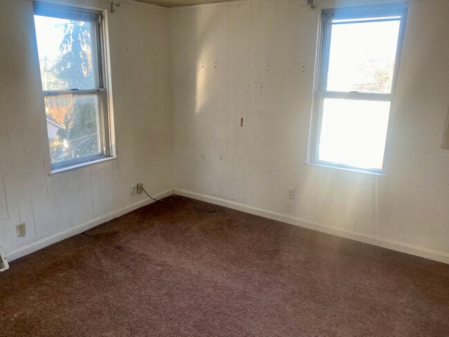 Building Photo - 3 Bedrooms - 1 Full & Half Bath Apartment ...