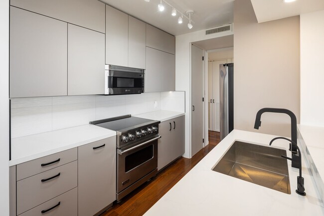 Building Photo - Regency at Kahala - Partially Furnished - 1 bedroom, 1 bathroom, 1 parking stall