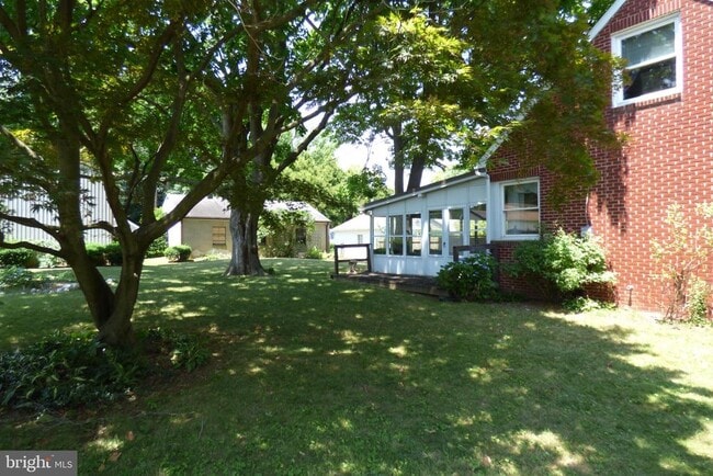 Building Photo - 430 Moul Ave