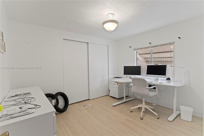 Building Photo - 5620 Lagoon Dr