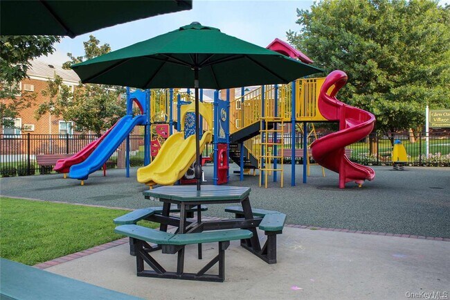 Building Photo - 71-07 Little Neck Pkwy