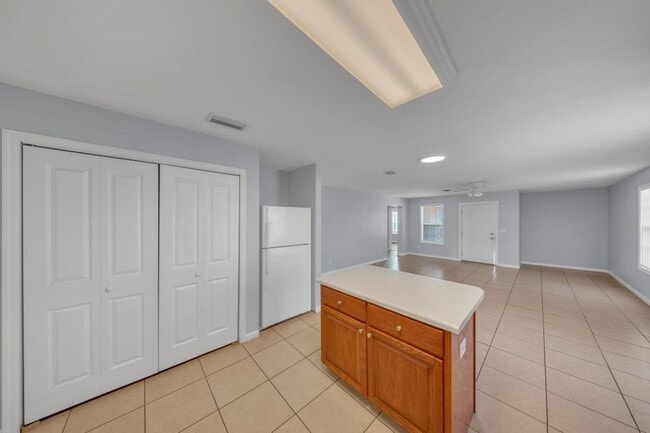 Building Photo - 5086 Greyfield Pl N