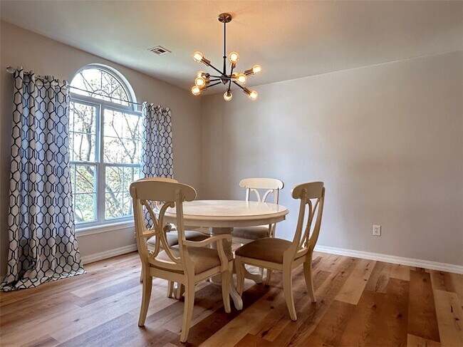 Building Photo - 12 Valley View Cir