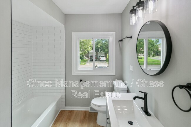 Building Photo - 242 S Harper Ave