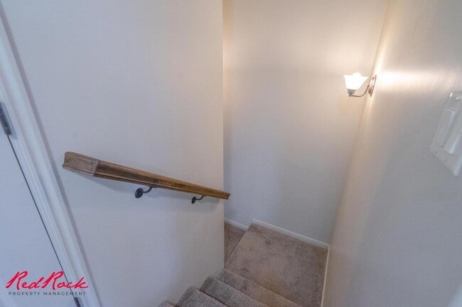 Building Photo - Charming 3 bedroom Townhome. 2 Community Pools!