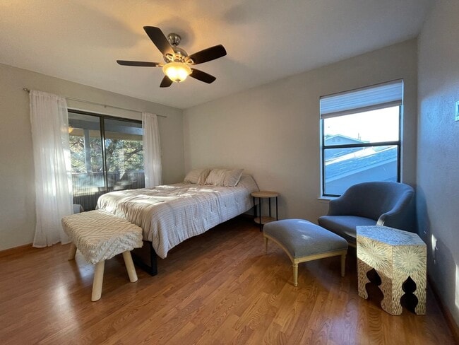 Building Photo - Furnished Oppenheimer Condo; Shorter Lease Options; Unit 212