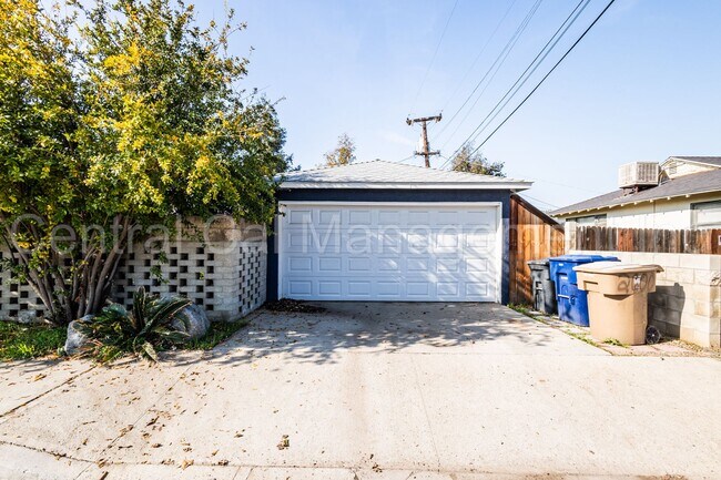 Building Photo - 3 Bedroom/1 Bath Home - $1995 Per Month!