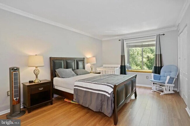 Building Photo - 9725 Kings Crown Ct