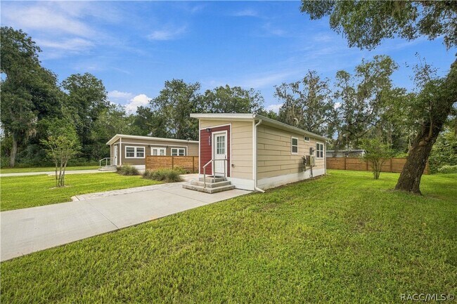 Building Photo - 9302 E Sycamore Pl