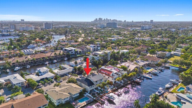 Building Photo - 2739 NE 15th St