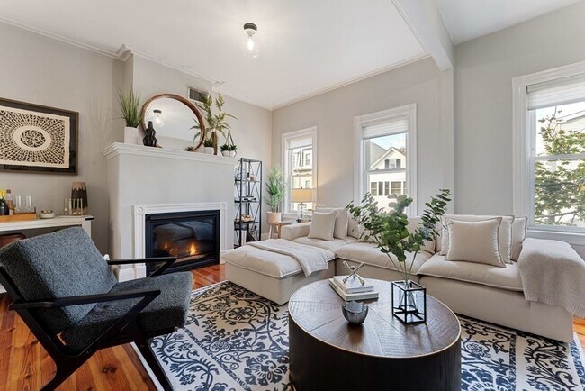 Building Photo - 511 E 5th St