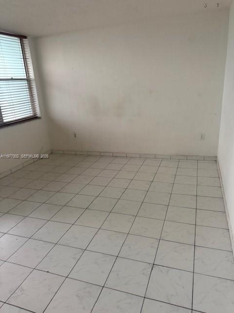 Building Photo - 701 Collins Ave