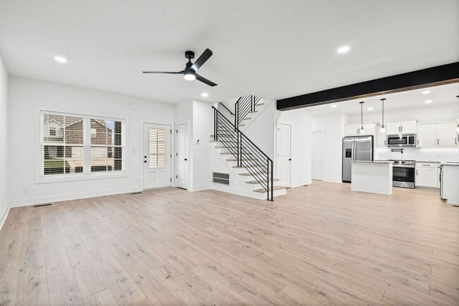 Building Photo - Pet Friendly Three Bedroom with Bonus!