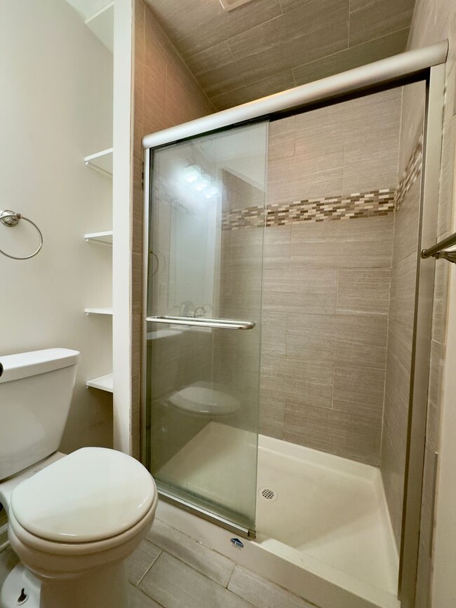 Building Photo - Apartment in Upper Fells Point!