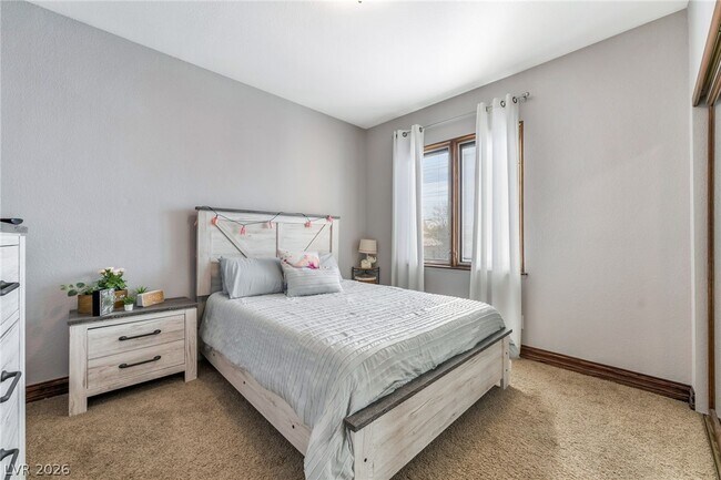 Building Photo - 9248 Evergreen Canyon Dr