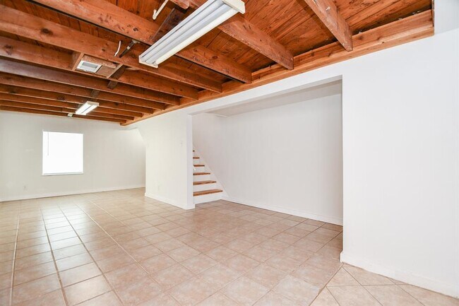 Building Photo - 1525 Studewood St