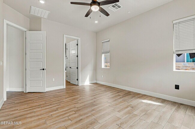 Building Photo - 1807 Ritzy Lou Pl