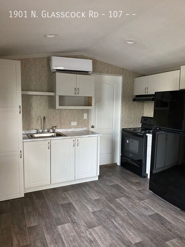 Building Photo - 1901 N Glasscock Rd