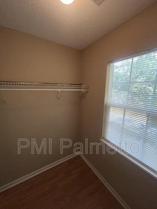 Building Photo - 116 S Mercer Dr