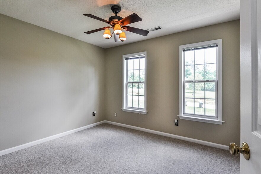Building Photo - 120 Nightshade Ln
