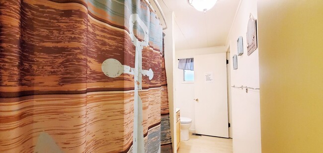 Building Photo - Charming 3-Bedroom, 1.5-Bathroom Fully Fur...