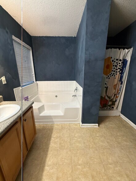 Building Photo - 8684 Goswell Dr