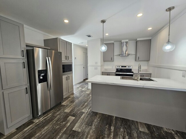Building Photo - 16831 Oak Leaf Ct
