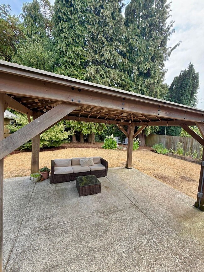 Building Photo - 3 BR West Seattle Home – Cozy and Convenie...