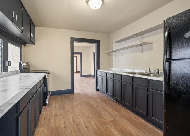 Building Photo - 213 6th Ave NW