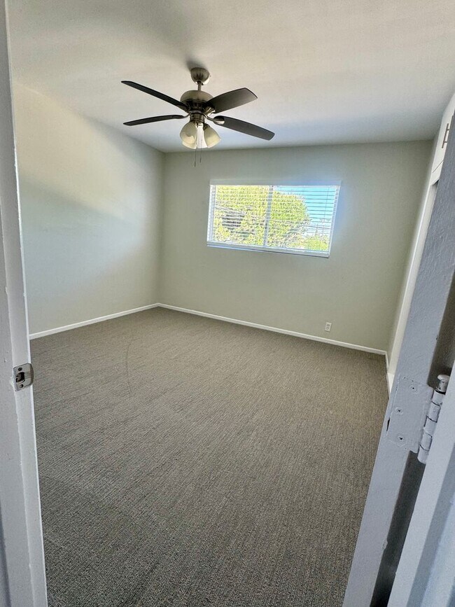 Building Photo - SPACIOUS 1 BEDROOM 1 BATH >> NOW AVAILABLE!