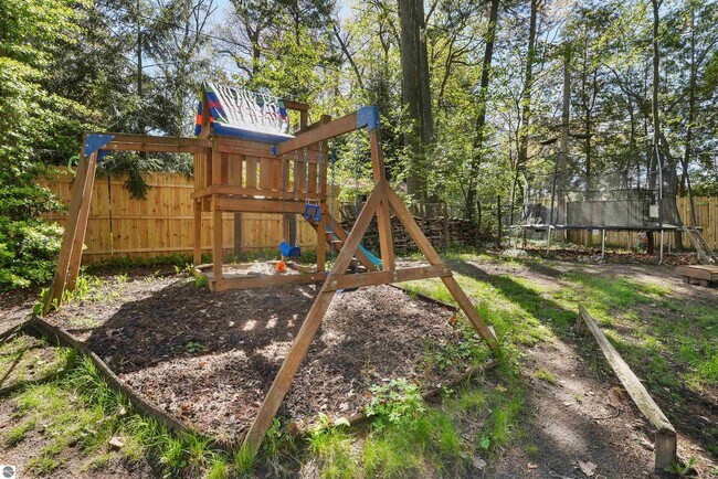 Building Photo - 1310 Peninsula Ct