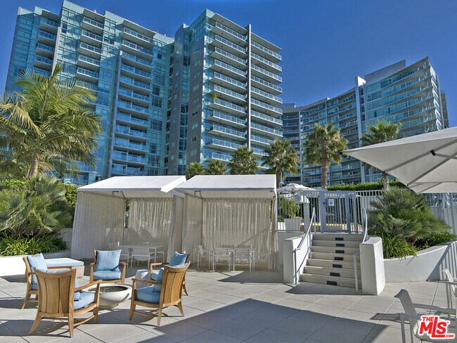 Building Photo - 13700 Marina Pointe Dr