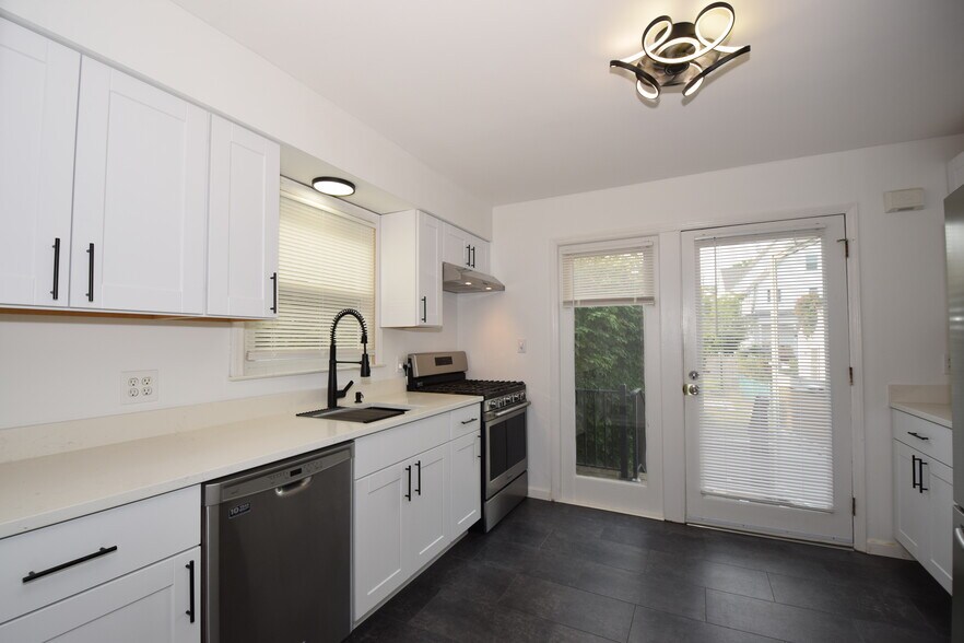 Building Photo - 40 Glaser Ave