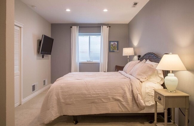 Building Photo - Executive Rental - Stone Mountain - 5 Bed - 3 Bath