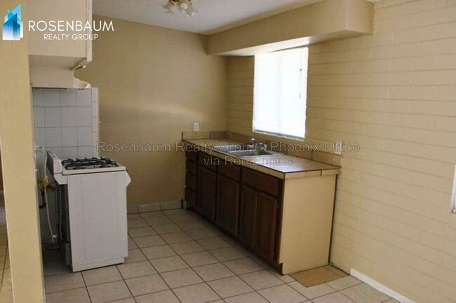 Building Photo - 565 S Hobson