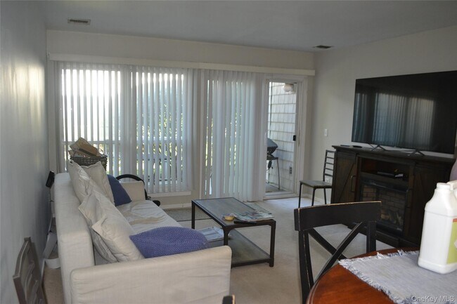 Building Photo - 220 Montauk Hwy