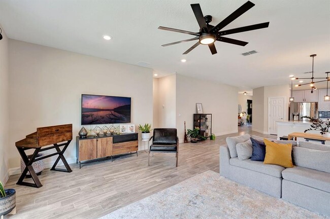 Building Photo - 3459 Current Ave