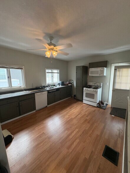 Building Photo - 53 Bromfield Rd
