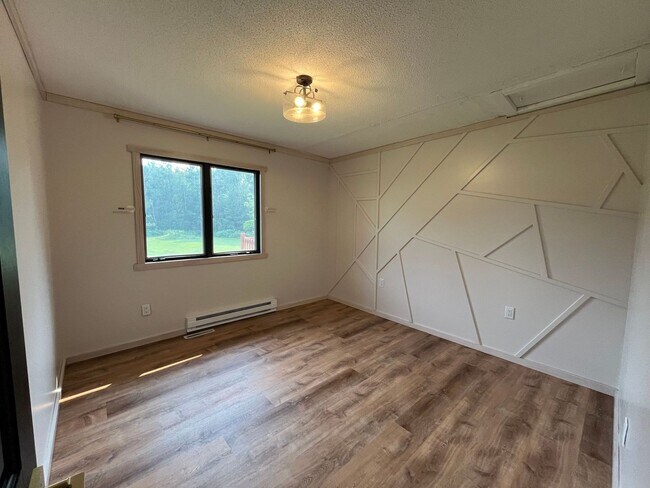 Building Photo - Beautiful 3 Bedroom Home in Alborn