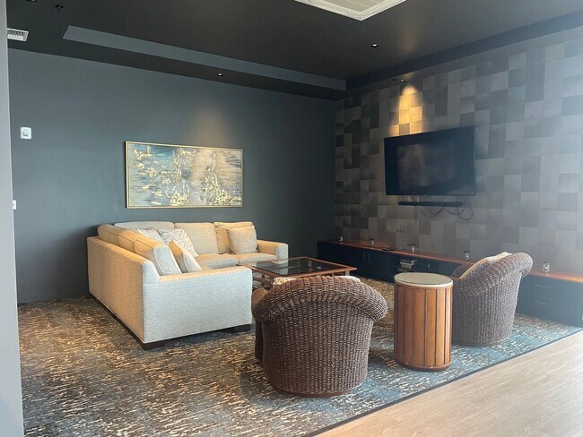 Building Photo - Roomy, 612 Square Foot, 1-Bedroom Home wit...