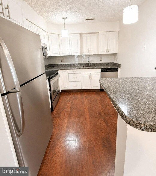 Building Photo - 250 Juanita Ct