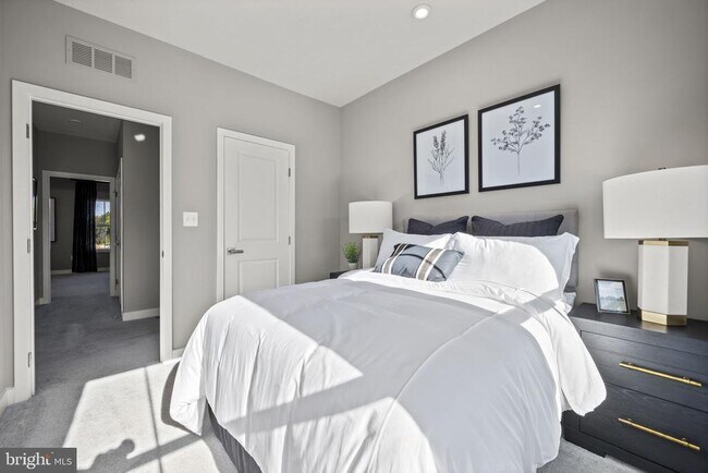 Building Photo - 171 WOODGATE Cir